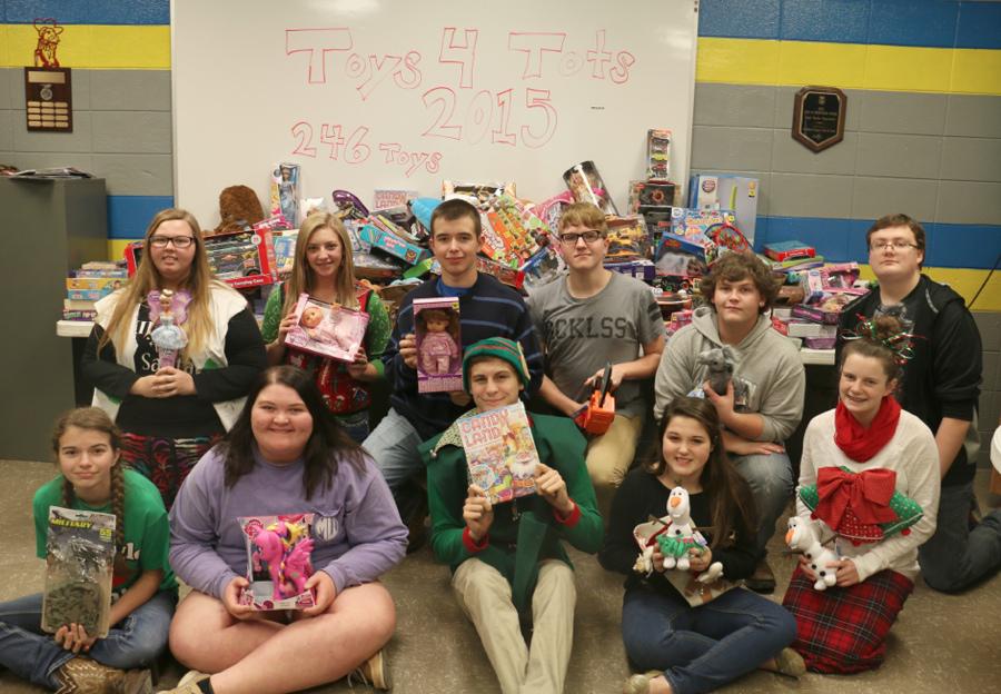 Richland's Future Farmers of America Held a Toy Drive