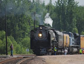 Hundreds See Steam Train At Local Stop