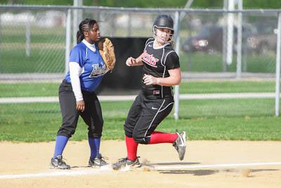 Softball 'Cats Dominate Charleston, 24-4