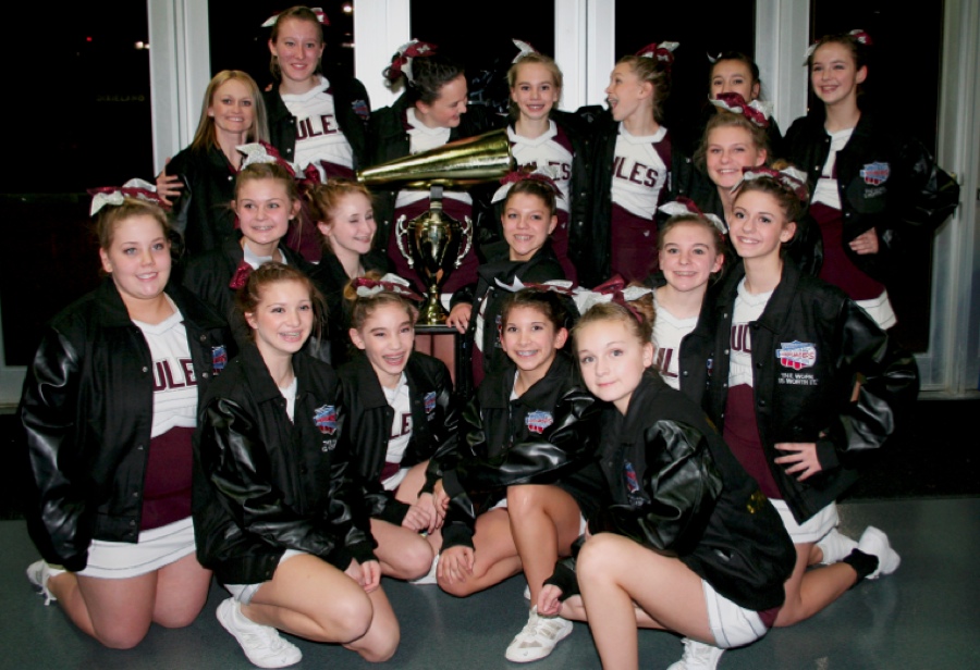 Poplar Bluff Junior High Cheerleaders Win National Championship