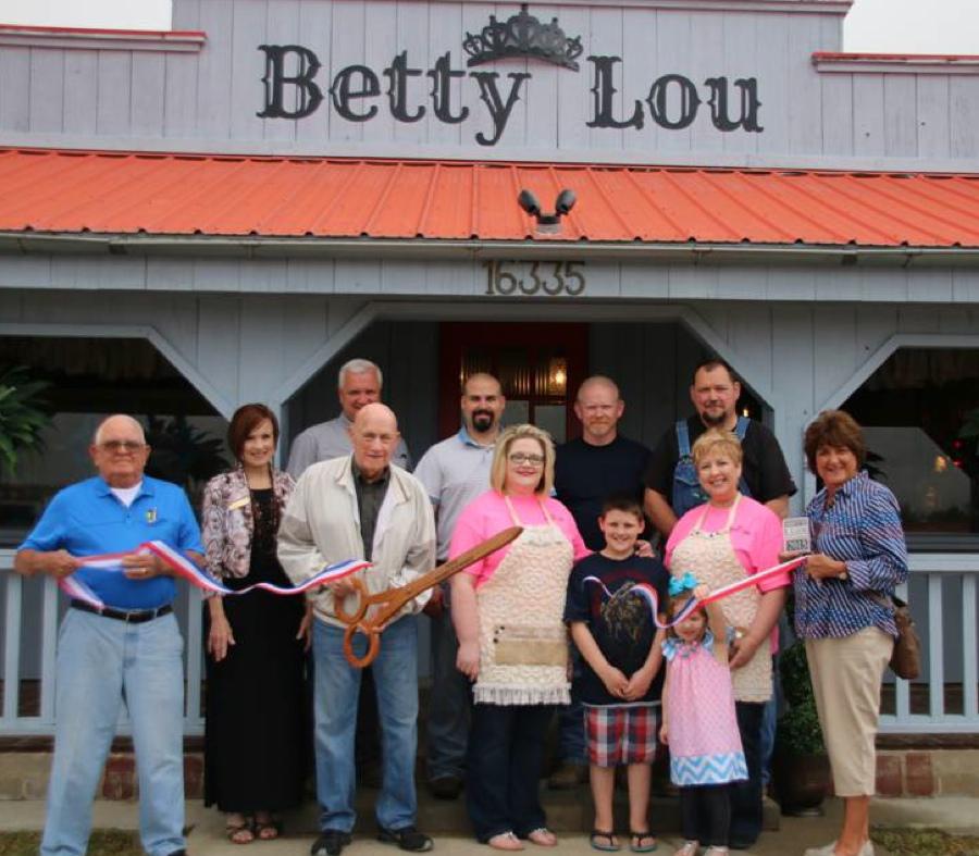 Chamber Hosts Ribbon Cutting at Betty Lou Boutique 