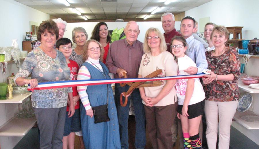 Chamber Hosts Ribbon Cutting at Encore Resale Shop