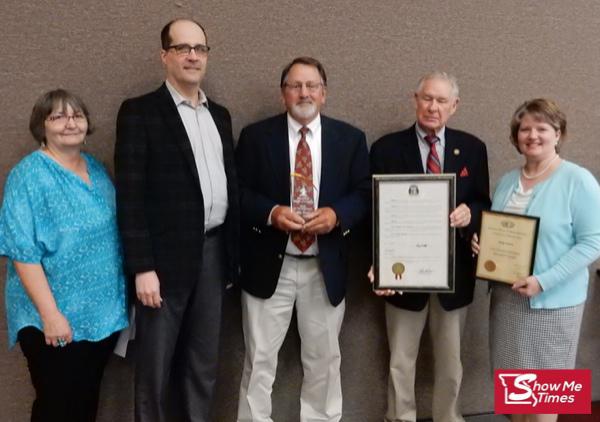 Mike Davis Receives Lifetime Achievement Award