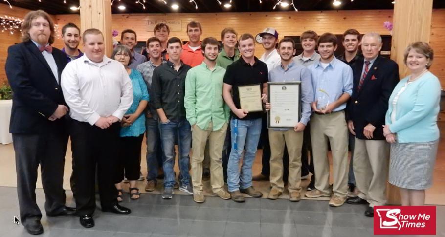 Bloomfield Wildcats Basketball Team Receives Organization of the Year Award
