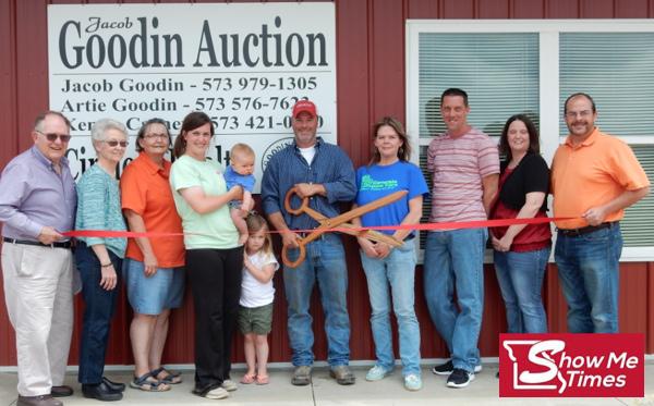 Bloomfield Chamber Holds Ribbon Cutting for Jacob Goodin Auction