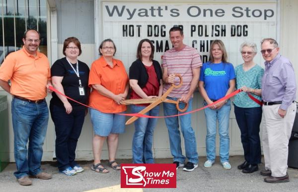 Bloomfield Chamber Holds Ribbon Cutting for Wyatt's One Stop