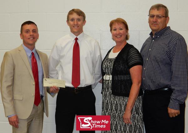 Tyler Heil Receives Lion's Club Scholarship