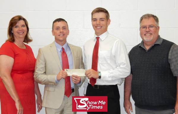 Tyler Stevenson Receives Lion's Club Scholarship