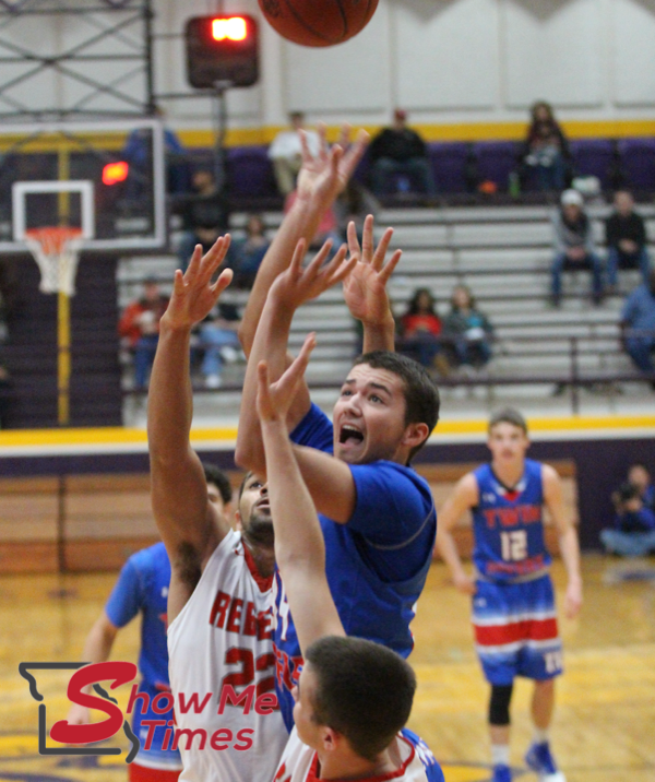 Royals Eliminate Rebels from Bloomfield Christmas Tournament