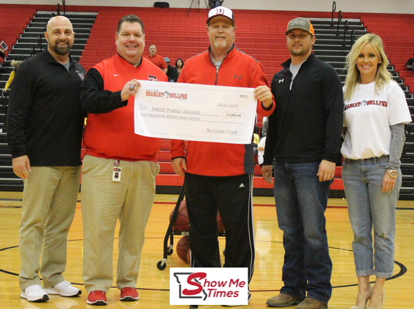 Bullpen Club Donates to Dexter High School