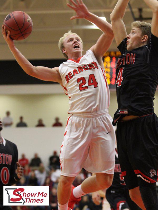 Sikeston Bulldogs Topple Dexter Bearcats at Home Opener