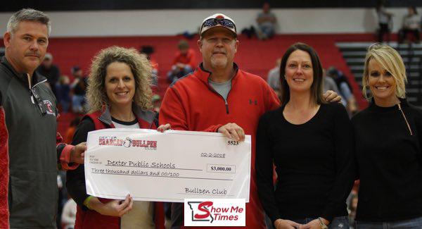 Bullpen Club Donates to DHS Baseball Program