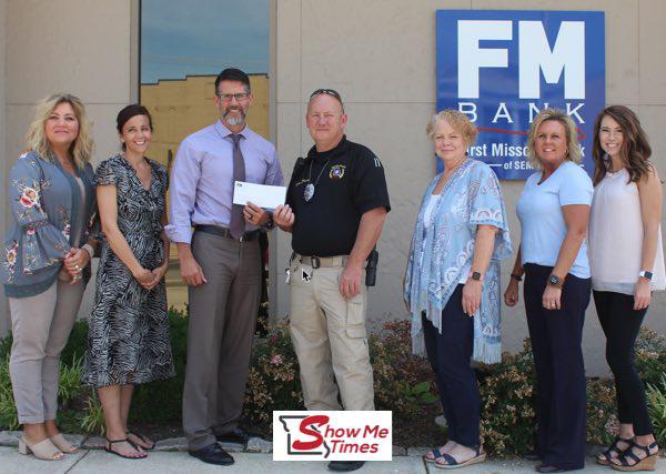 FM Bank Donates Money to Dexter Animal Shelter