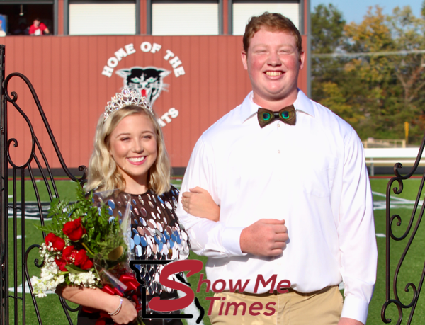 Crowning the New Miss DHS is the 2019 Miss DHS Delaney Lemmon