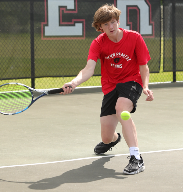 DHS Tennis Team Sweeps the Bulldogs 9-0