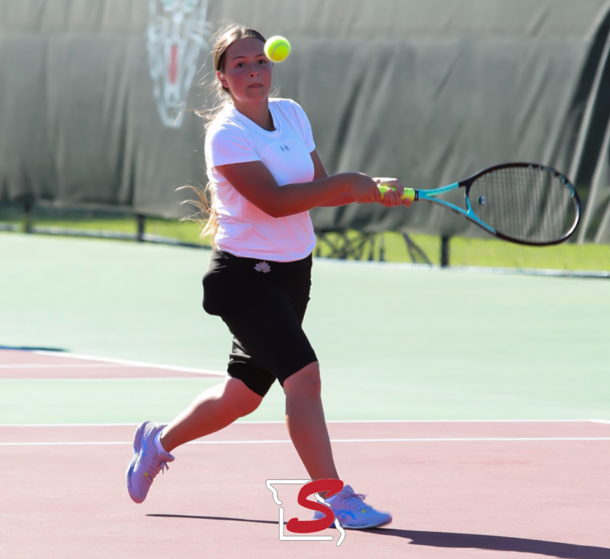 Dexter Lady 'Cats Tennis Team Down Sikeston 8-1